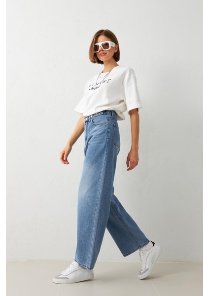Açık Mavi Belde Düğme Detaylı Kot Pantolon indirimleri