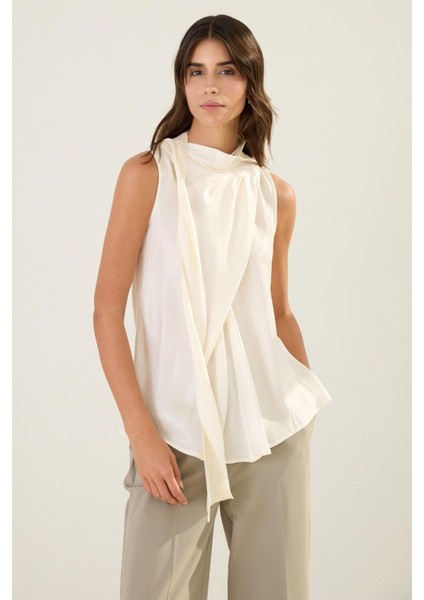 Ekru Kolsuz Asimetrik , Balıkçı Yaka Şal Detaylı Triko modelleri