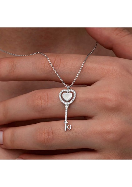 Gümüş Kalpli Anahtar Kadın Kolye