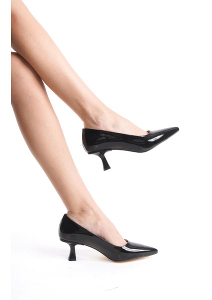 Siyah Rugan Kısa Topuklu Stiletto