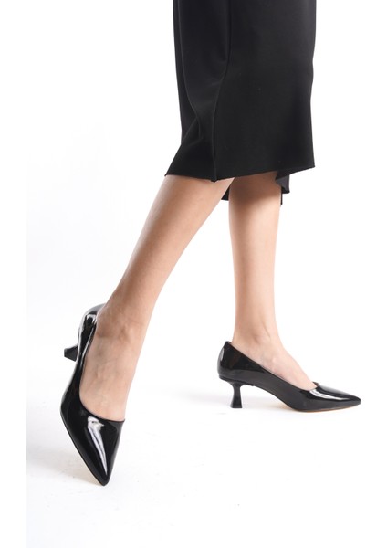 Siyah Rugan Kısa Topuklu Stiletto