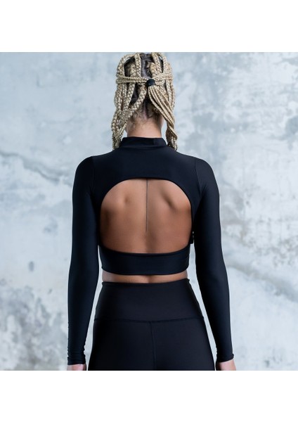 Uzun Kollu Sırtı Pencere Detaylı Spor Crop Tişört