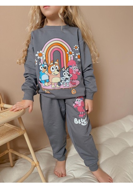 Gri Üzeri Renkli Gökkuşağı Işlemeli Eşofman Takımı fiyatları