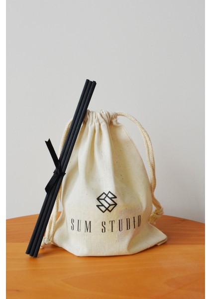 Sum Studıo Cosy Woods - Sıcacık Ahşap Çubuklu Oda Kokusu 150 ml