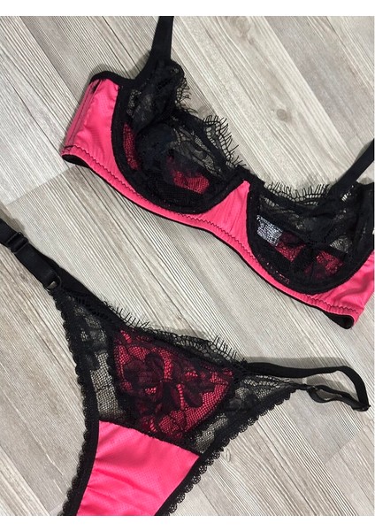 Kırmızı Saten Detaylı Siyah Iç Çamaşırı Takımı modelleri