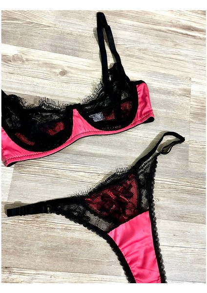 Kırmızı Saten Detaylı Siyah Iç Çamaşırı Takımı fırsatları