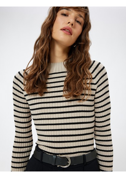 Triko Kazak Dik Yaka Dokulu Uzun Kollu Viskon Kumaş Karışımlı