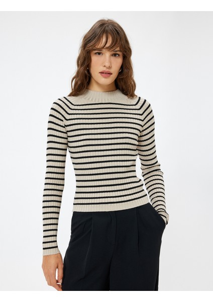 Triko Kazak Dik Yaka Dokulu Uzun Kollu Viskon Kumaş Karışımlı modelleri