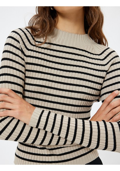 Triko Kazak Dik Yaka Dokulu Uzun Kollu Viskon Kumaş Karışımlı indirimleri