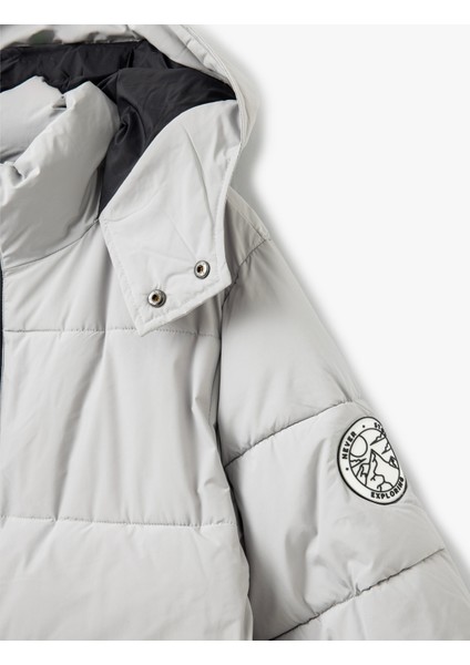 Baskılı Kapaklı Cep Detaylı Slim Fit Kapüşonlu Şişme Mont modelleri