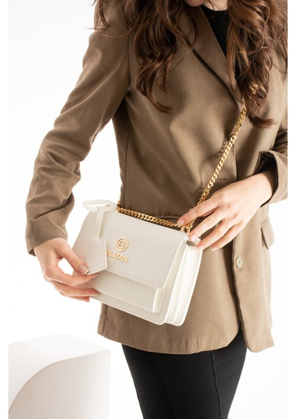 Kapaklı Bölmeli Zincir Askılı Beyaz Çapraz Kadın Çantası fiyatları