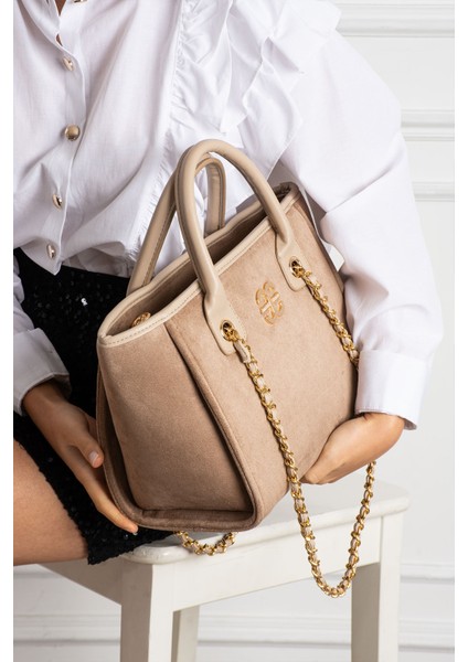 Geniş Iç Hacimli Zincirli Tasarım Vizon Süet Kadın Çantası