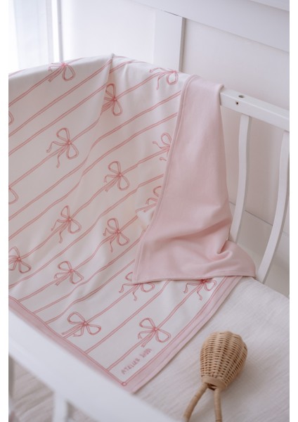 Atelier Babbi Çift Taraflı %100 Pamuk İnterlok Kurdele Desenli Kız Bebek Battaniye 80x80 cm indirimleri