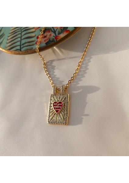 Paslanmaz Çelik All You Need Is Love Yazılı Kadın Kolye