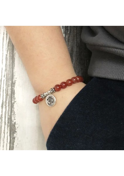 18CM Tarzı Bronz Buda Erkekler Kadınlar Mala Om Carnelian Bilezikler Lotus Buda Yoga Charm Bilek Kırmızı A-Gate Boncuklu Bilek Boho Yoga Kırmızı Takı (Yurt Dışından)