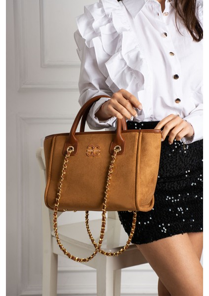 Geniş Iç Hacimli Zincirli Tasarım Taba Süet Kadın Çantası