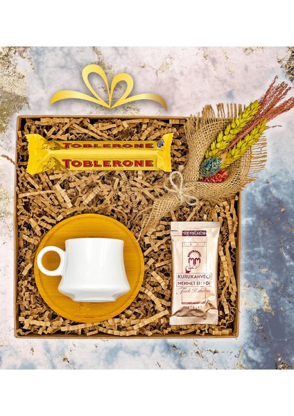 Bambu Altlıklı Beyaz Fincan & Kurutulmuş Çiçek & Toblerone ve Kahve