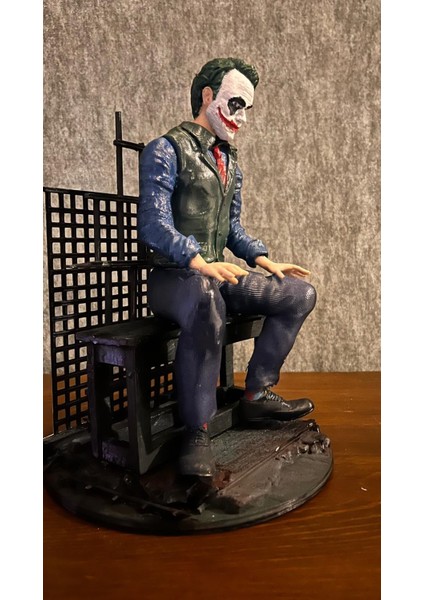 Joker In Prison Heath Ladger Figür