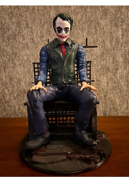 Joker In Prison Heath Ladger Figür