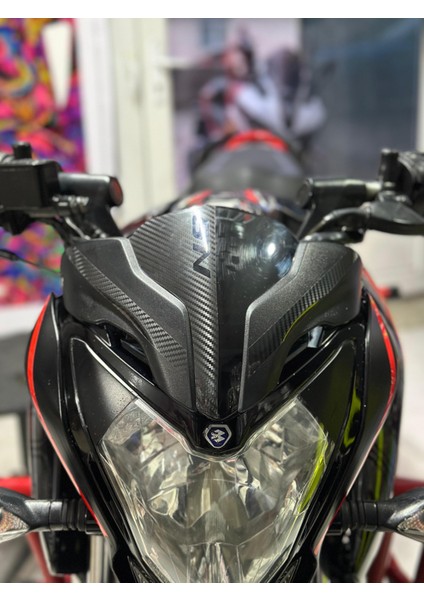 Bajaj NS200 Ön Kafa Ortası Stıcker Tasarım Karbon Modeli
