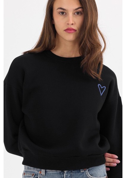 - Kadın Siyah Kalp Nakışlı Şardonlu Sweatshirt