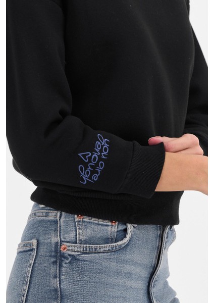 - Kadın Siyah Kalp Nakışlı Şardonlu Sweatshirt modelleri