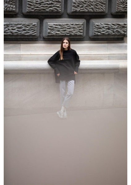 2474 Parmak Geçme Detaylı Sweatshirt