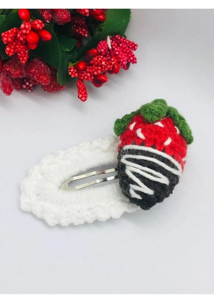 Çikolata Soslu Çilekli Örgü Çıtçıtlı Toka ( El Yapımı ) fiyatları