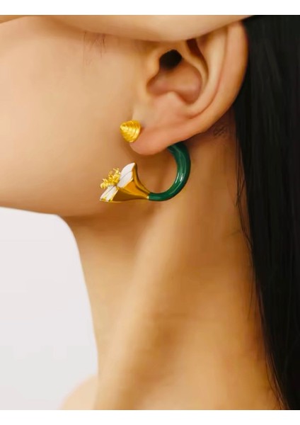 Çiçek Model Gold Renk Yeşil ve Beyaz Renk Mineli Şık Halka Küpe