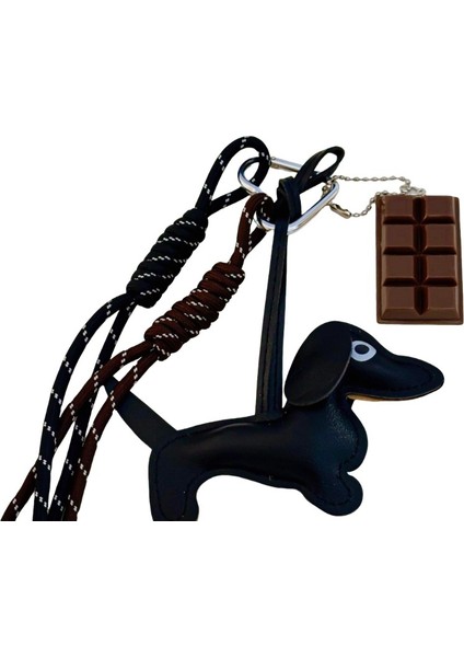 Siyah Deri Köpek Figürlü Çikolata Detaylı Çanta Süsü fiyatları