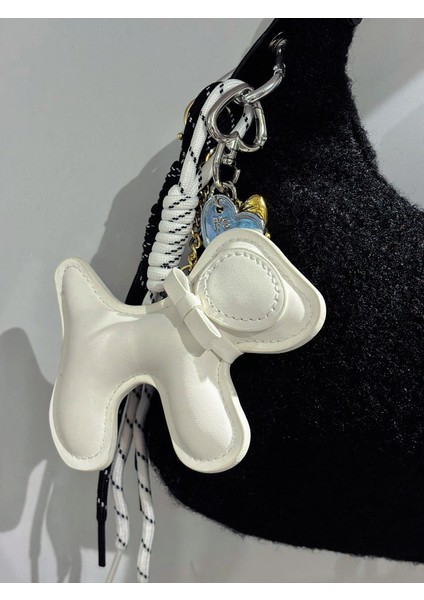 Beyaz Köpek ve Anahtar Detaylı Çanta Aksesuarı fiyatları