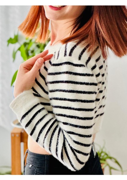 Kadın Uzun Kollu Çizgili Crop Triko Kazak indirimleri