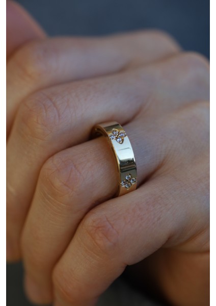 14 Ayar Altın Taşlı Yonca Model Yüzük fiyatları