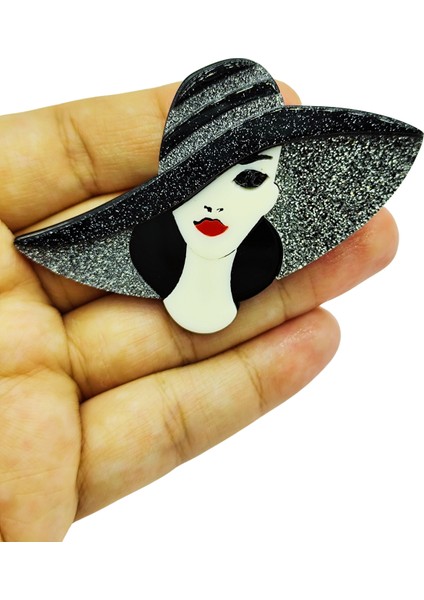 Bb Zarif Şapkalı Kadın Broş