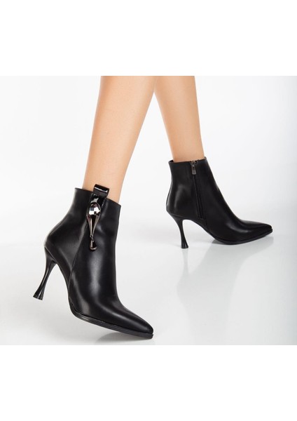 Siyah Cilt Topuklu Bot fırsatları