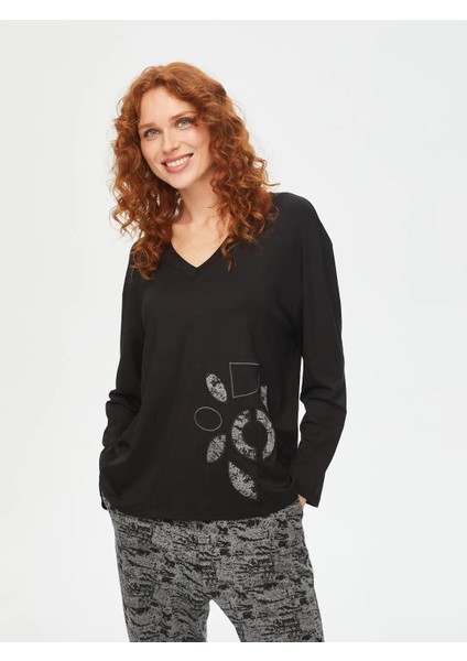 Önü Patch Detaylı V Yaka Uzun Kol T-Shirt 69571