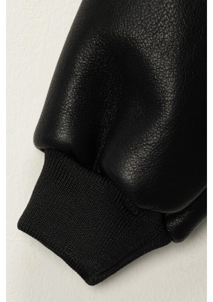 Erkek Çocuk Deri Ceketli Kot Pantolonlu Penyeli Üçlü Takım TKM.YY01