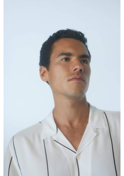 Regular Fit Apaş Yaka Baskılı Viskon Kısa Kollu Gömlek X4729AZ23SM modelleri