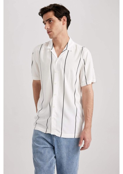 Regular Fit Apaş Yaka Baskılı Viskon Kısa Kollu Gömlek X4729AZ23SM fırsatları