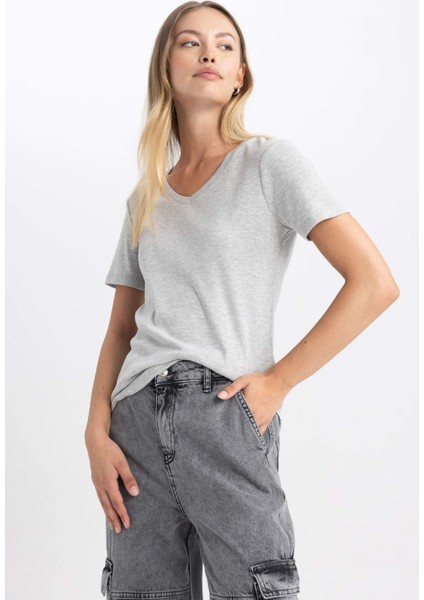 Kadın Gri Slim Fit Dar Kesim V Yaka Düz Basic %100 Pamuk Kısa Kollu Tişört B0647AXNS fırsatları