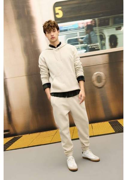 Regular Fit Kapüşonlu Kanguru Cepli İçi Yumuşak Tüylü Basic Düz Sweatshirt X8283AZ24AU