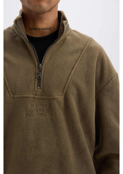 Comfort Regular Fit Rahat Kalıp Dik Yaka Baskılı Polar Sweatshirt C7795AX24AU