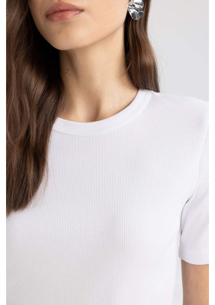 Slim Fit Dar Kesim Bisiklet Yaka Fitilli Kaşkorse Basic Düz Kısa Kollu Tişört C0097AX24SM indirimleri