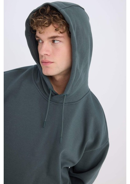 Oversize Geniş Kalıp Kapüşonlu Kanguru Cepli Basic Düz Sweatshirt X8287AZ24AU
