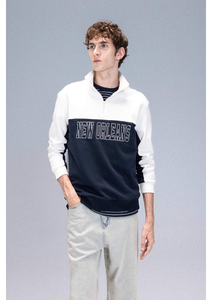 Relax Fit Dik Yaka Yarım Fermuarlı Baskılı Kalın Sweatshirt D2169AX24AU