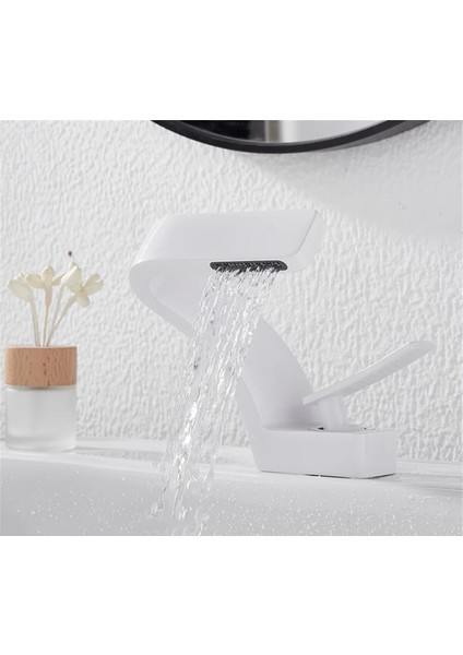 Banyo Lavabo Bataryası Beyaz Renk Şelale Yeni Tasarım 7 Yıl Güvenceli İthal fiyatları