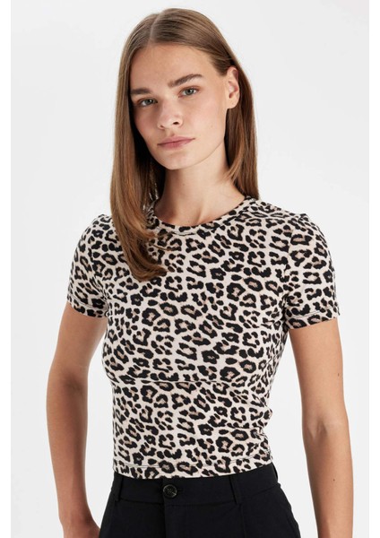 Slim Fit Dar Kesim Bisiklet Yaka Leopar Desenli Kısa Kollu Tişört D4965AX24AU