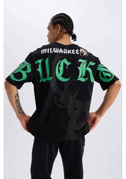 DeFactoFit NBA Milwaukee Bucks Oversize Geniş Kalıp Bisiklet Yaka Kısa Kollu Tişört B3910AX25SP