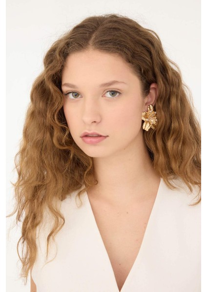 Kadın Çiçek Motifli İncili Mat Gold Küpe E1310AXNS