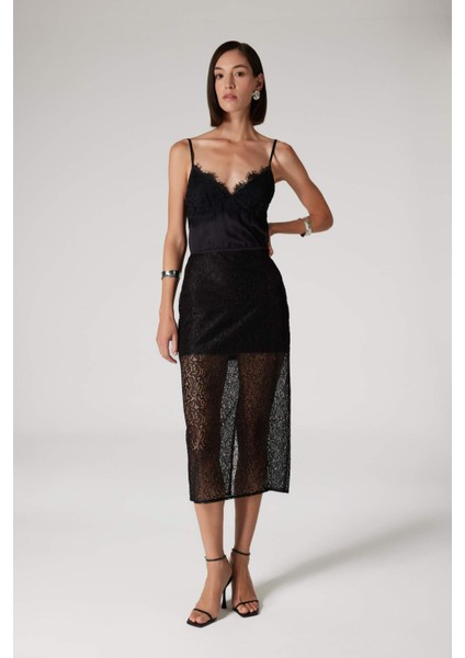 X Sorbe Degaje Yaka Dantelli Saten İnce Askılı Bluz E0649AX24WN fırsatları